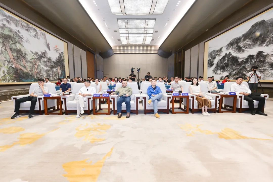 2024中国泛家居行业高质量发展思想大会暨年度“建筑卫生陶瓷十大品牌榜”颁奖盛典圆满举行